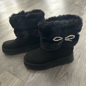 Guess Dowry Rhinestone Bow Cozy Winter Boots